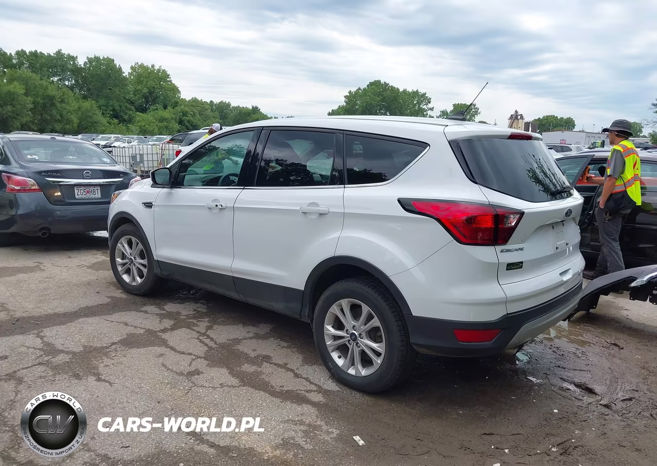 2019 Ford Escape Se VIN:1FMCU9GD4KUB81383 - 3