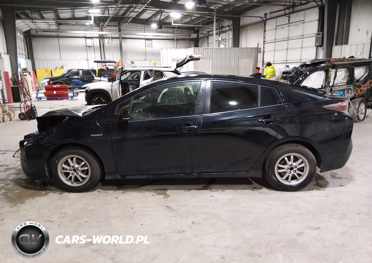 2018 Toyota Prius VIN:JTDKARFU9J3545487 - 15