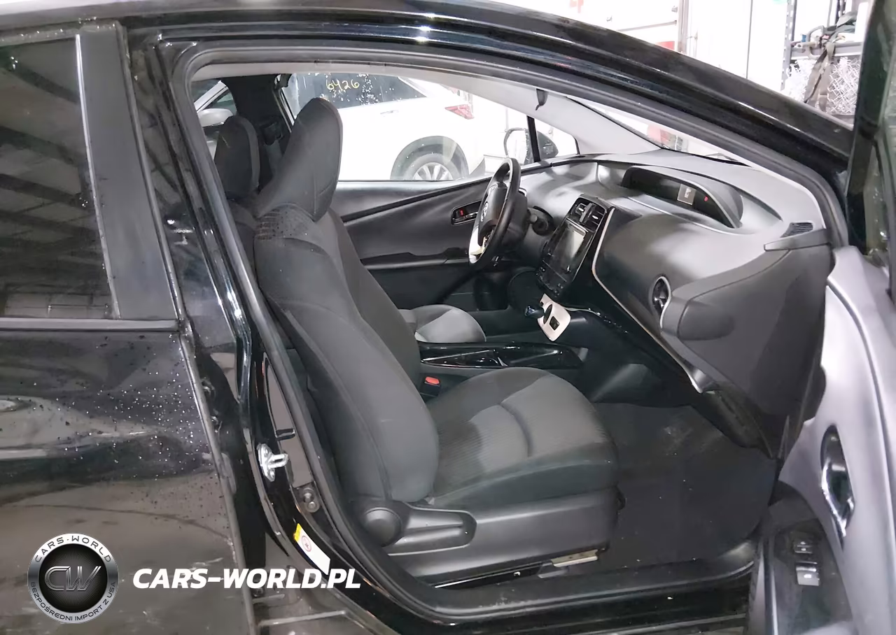 2018 Toyota Prius VIN:JTDKARFU9J3545487 - 5