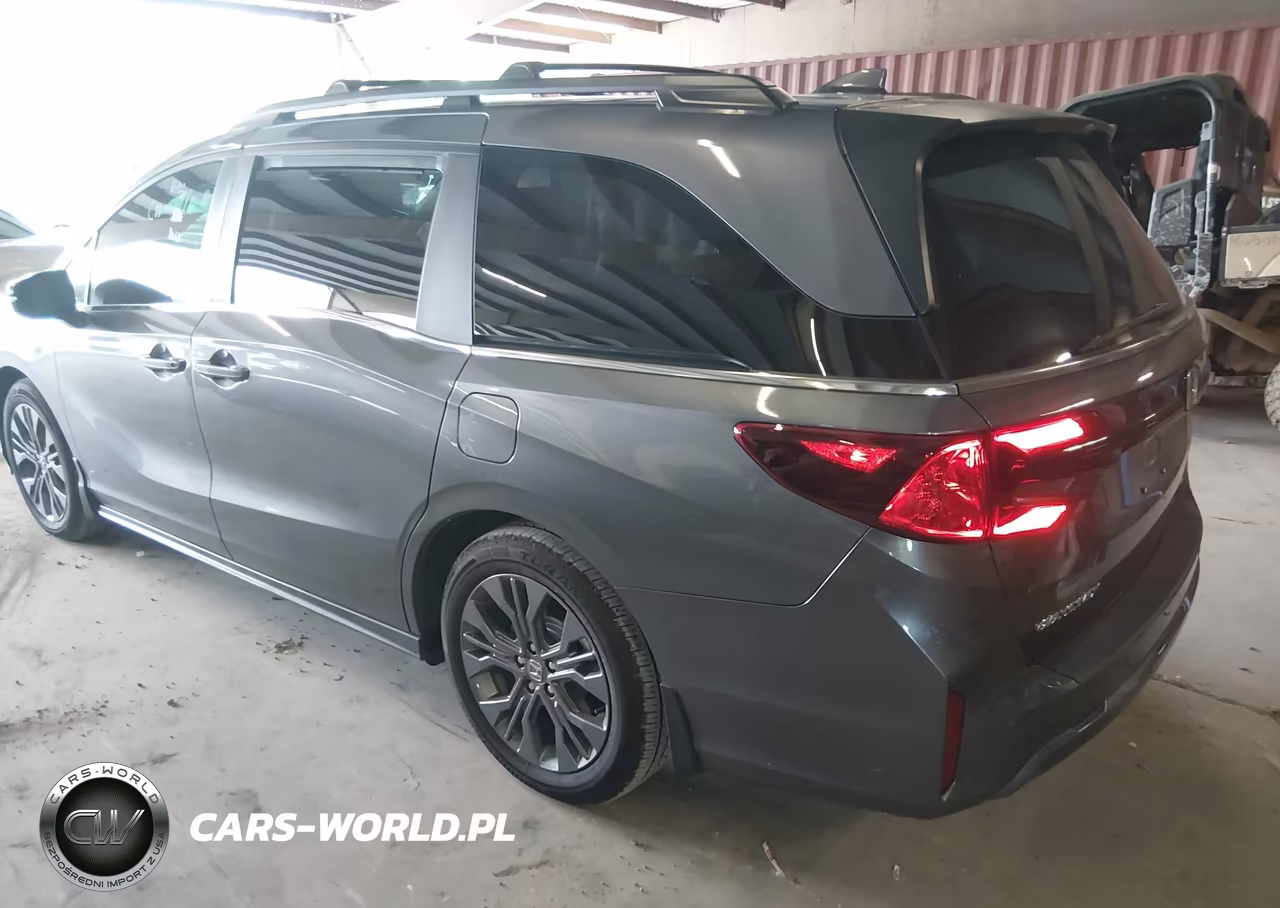 2026 Honda Odyssey Touring VIN:5FNRL6H86TB052038 - 3