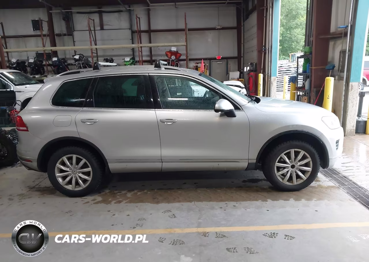 2016 Volkswagen Touareg Vr6 Sport VIN:WVGEF9BP2GD004200 - 13