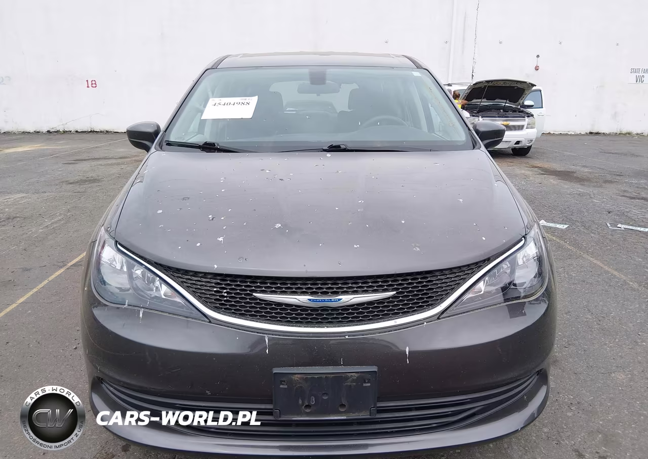 2018 Chrysler Pacifica Touring VIN:2C4RC1DGXJR253748 - 12