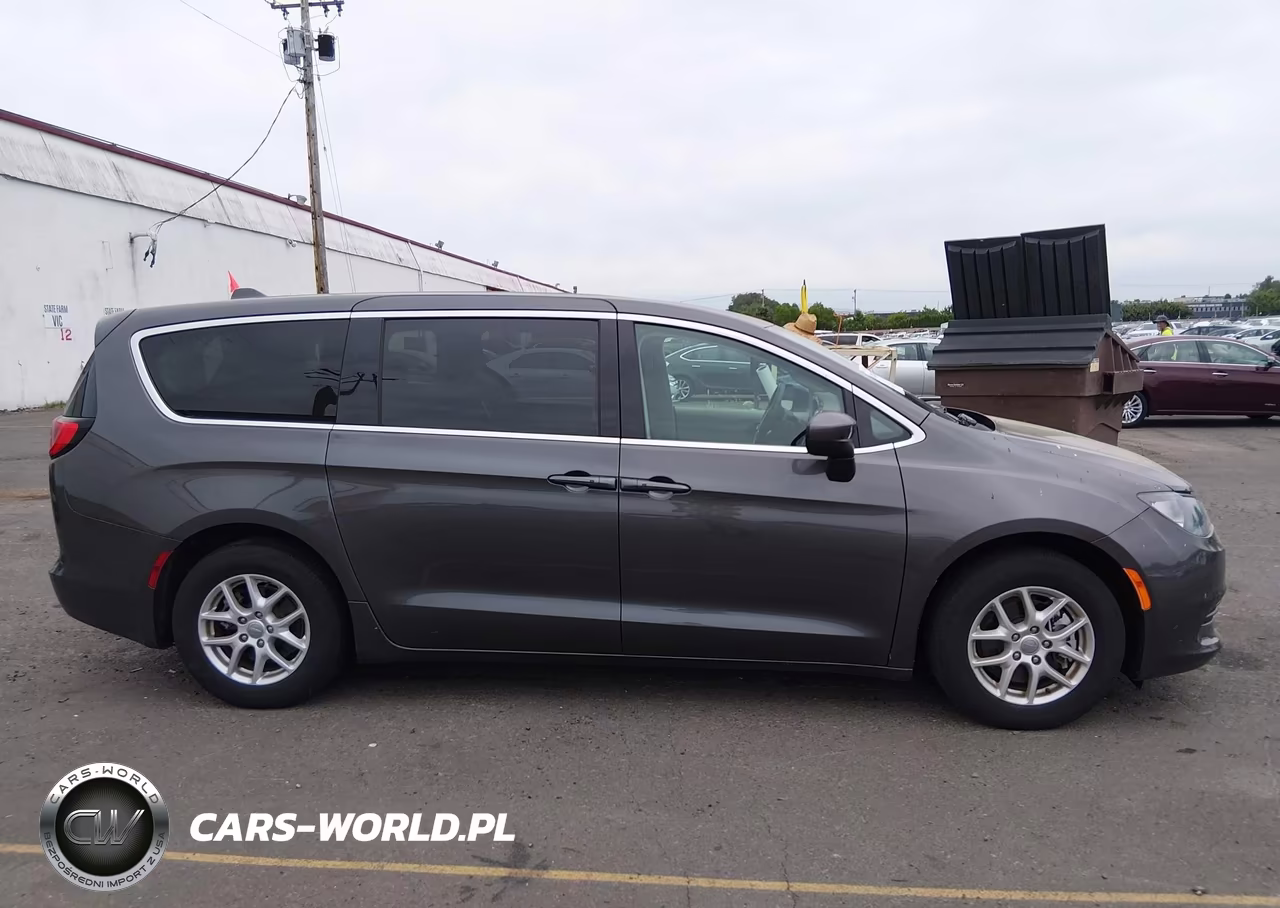 2018 Chrysler Pacifica Touring VIN:2C4RC1DGXJR253748 - 13