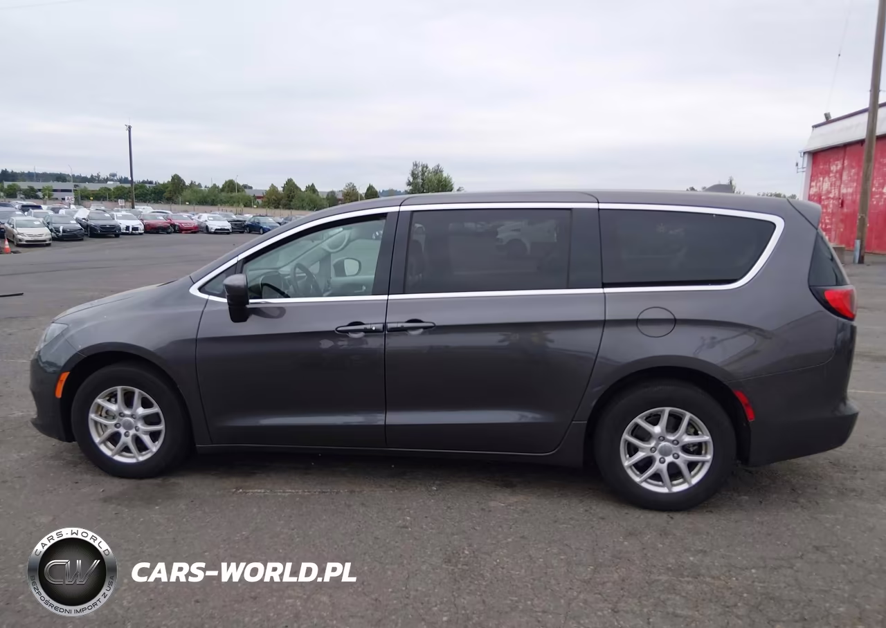 2018 Chrysler Pacifica Touring VIN:2C4RC1DGXJR253748 - 14