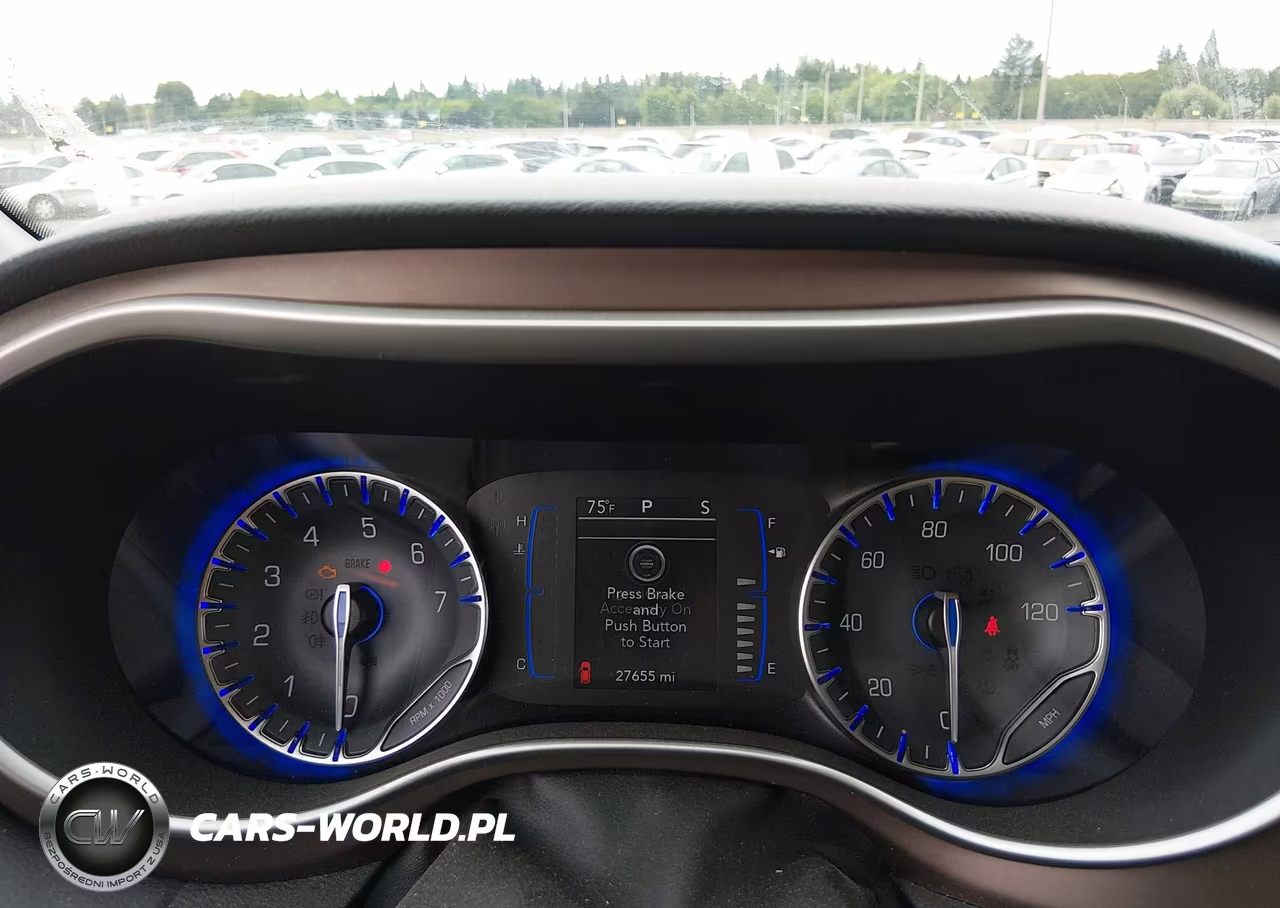 2018 Chrysler Pacifica Touring VIN:2C4RC1DGXJR253748 - 7