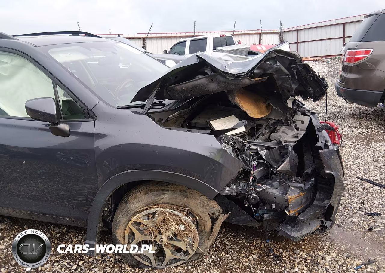 2024 Subaru Forester Premium VIN:JF2SKADC7RH421940 - 13