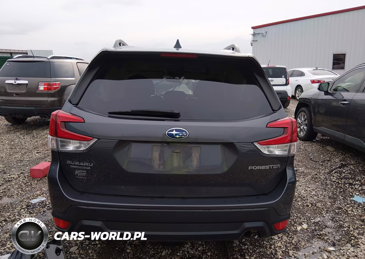 2024 Subaru Forester Premium VIN:JF2SKADC7RH421940 - 18