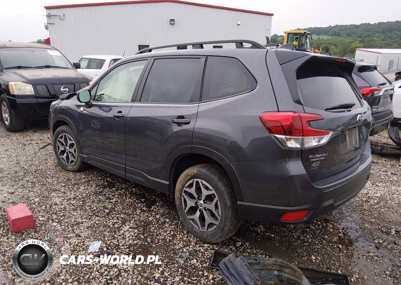 2024 Subaru Forester Premium VIN:JF2SKADC7RH421940 - 3
