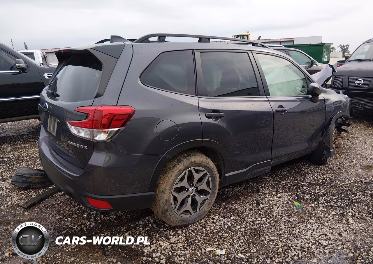 2024 Subaru Forester Premium VIN:JF2SKADC7RH421940 - 4