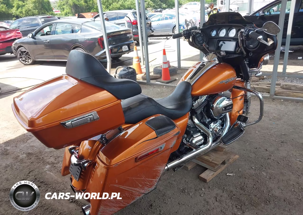 2016 Harley-Davidson Flhx Street Glide VIN:1HD1KBM12GB663399 - 4