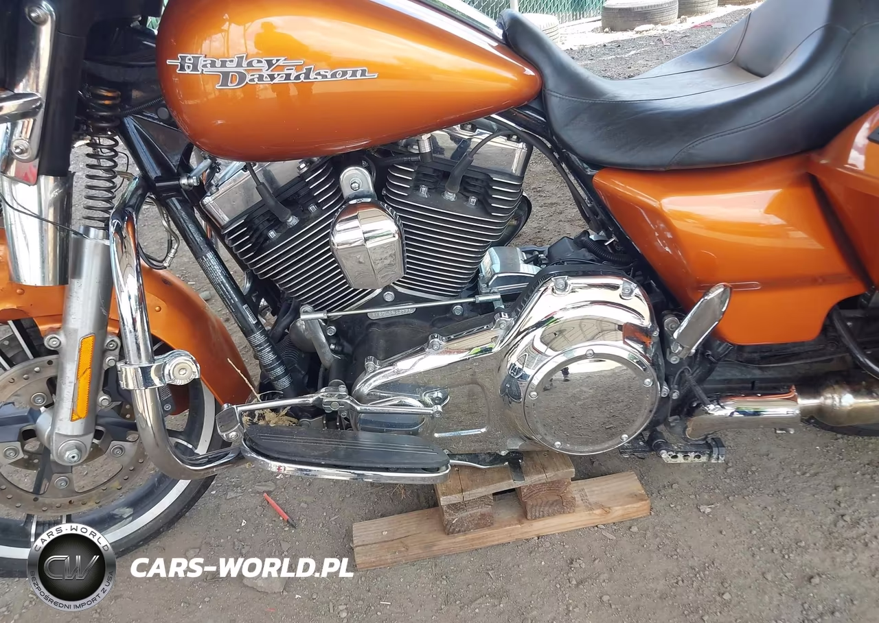 2016 Harley-Davidson Flhx Street Glide VIN:1HD1KBM12GB663399 - 9