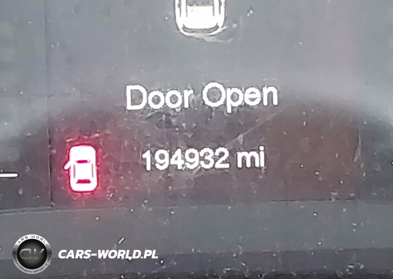2018 Jeep Cherokee Latitude 4X4 VIN:1C4PJMCB1JD585424 - 15