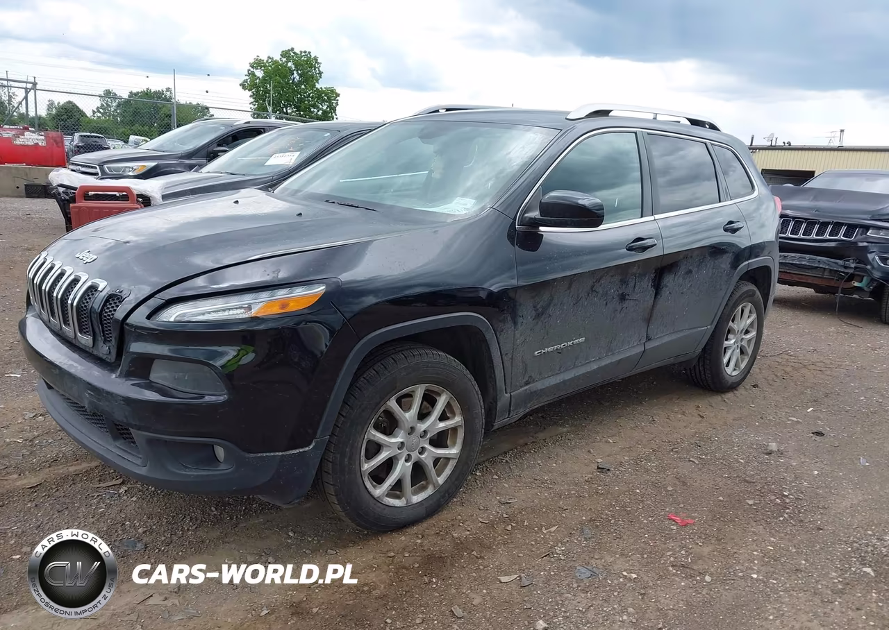 2018 Jeep Cherokee Latitude 4X4 VIN:1C4PJMCB1JD585424 - 2