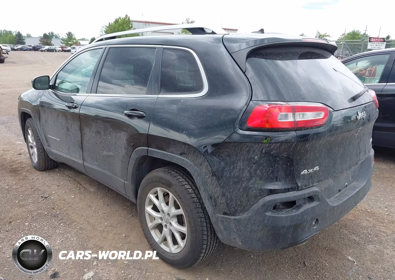 2018 Jeep Cherokee Latitude 4X4 VIN:1C4PJMCB1JD585424 - 3