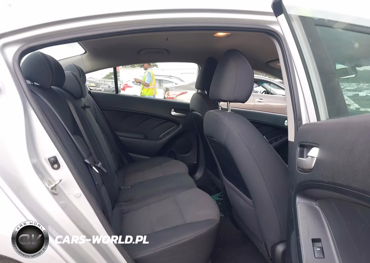 2018 Kia Forte Lx VIN:3KPFL4A71JE202956 - 8