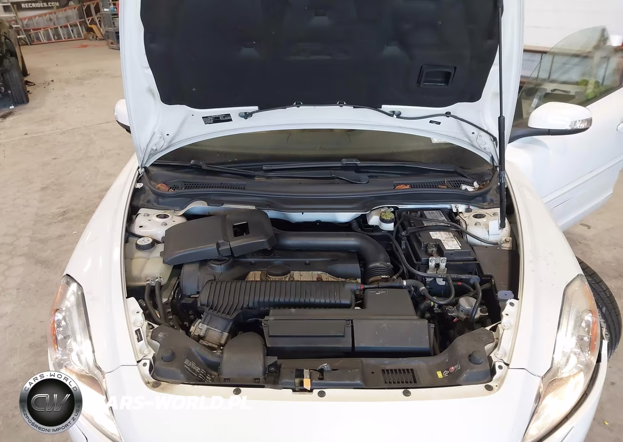 2013 Volvo C70 T5 VIN:YV1672MCXDJ144123 - 10