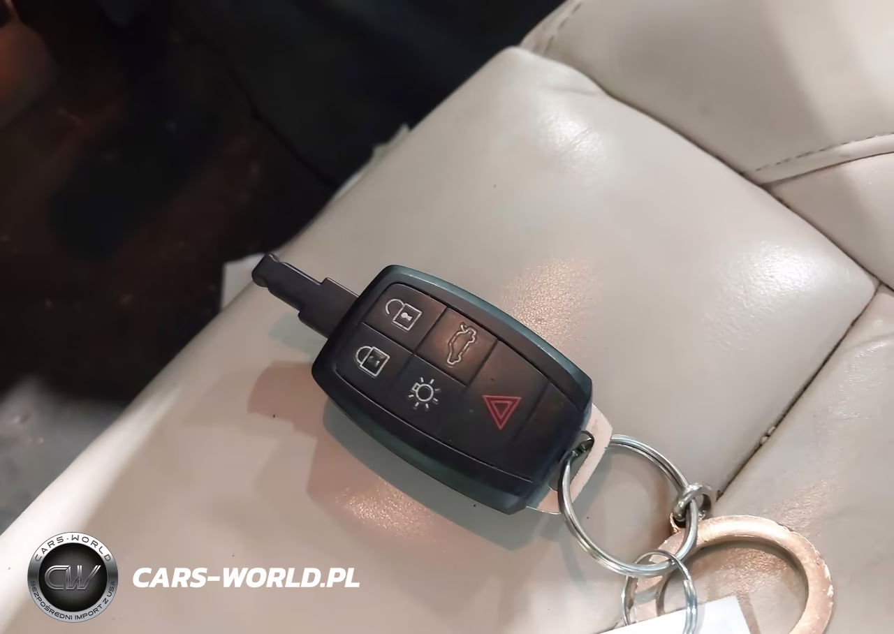 2013 Volvo C70 T5 VIN:YV1672MCXDJ144123 - 11