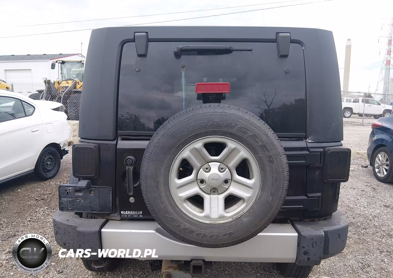 2010 Jeep Wrangler Unlimited Sahara VIN:1J4BA5H16AL207843 - 16