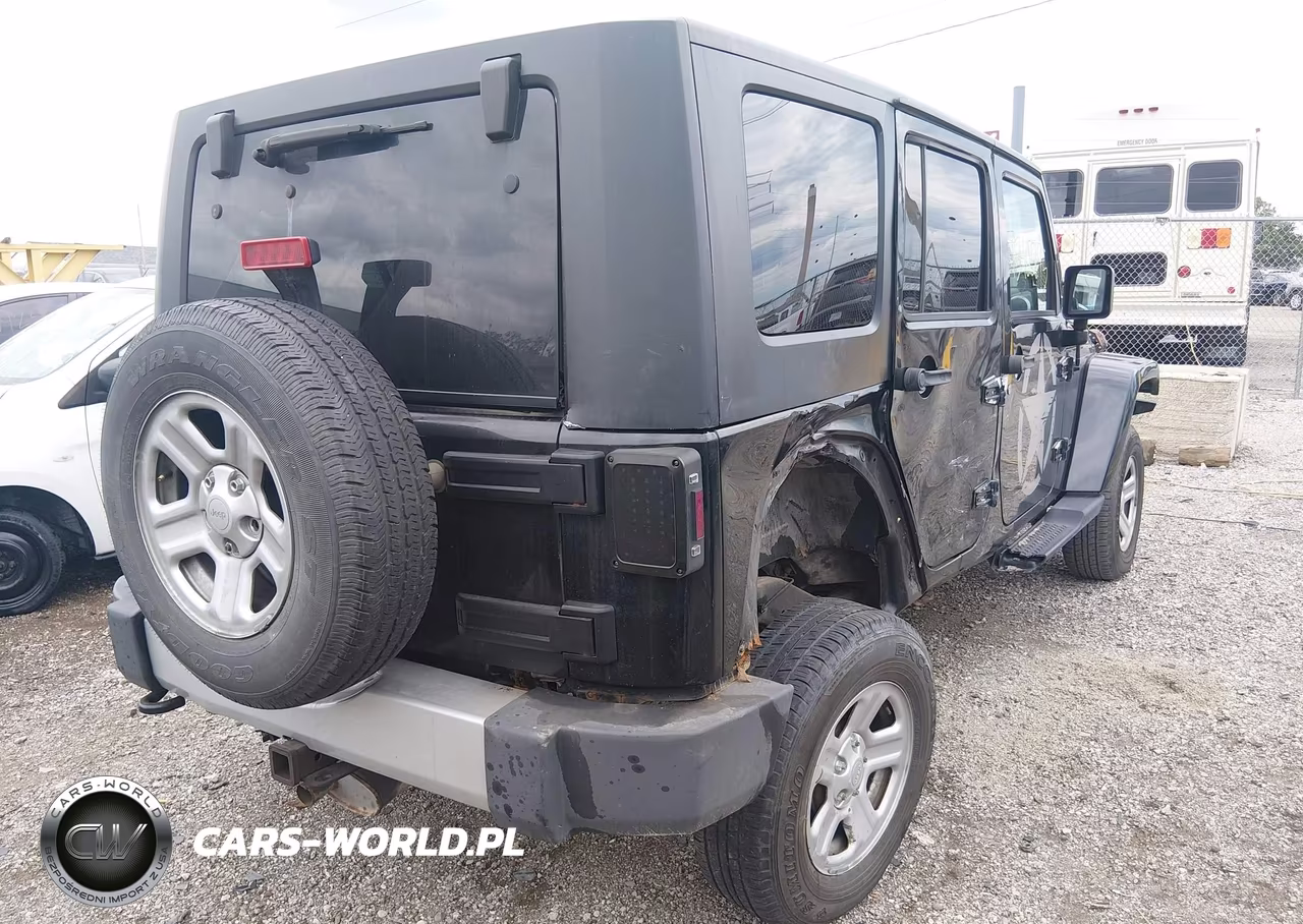 2010 Jeep Wrangler Unlimited Sahara VIN:1J4BA5H16AL207843 - 4