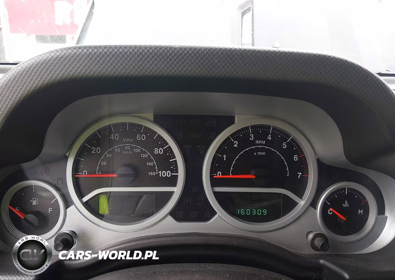 2010 Jeep Wrangler Unlimited Sahara VIN:1J4BA5H16AL207843 - 7
