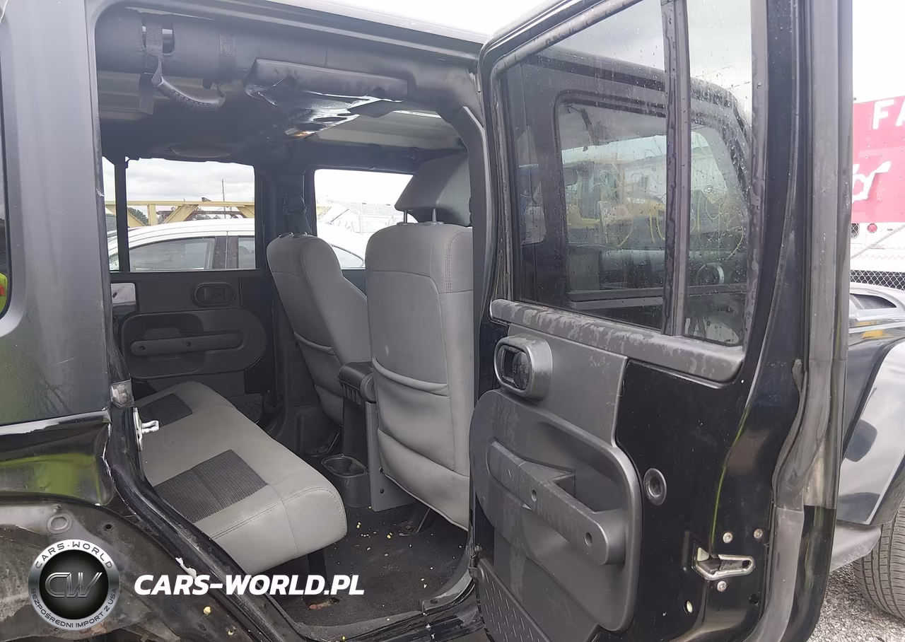 2010 Jeep Wrangler Unlimited Sahara VIN:1J4BA5H16AL207843 - 8