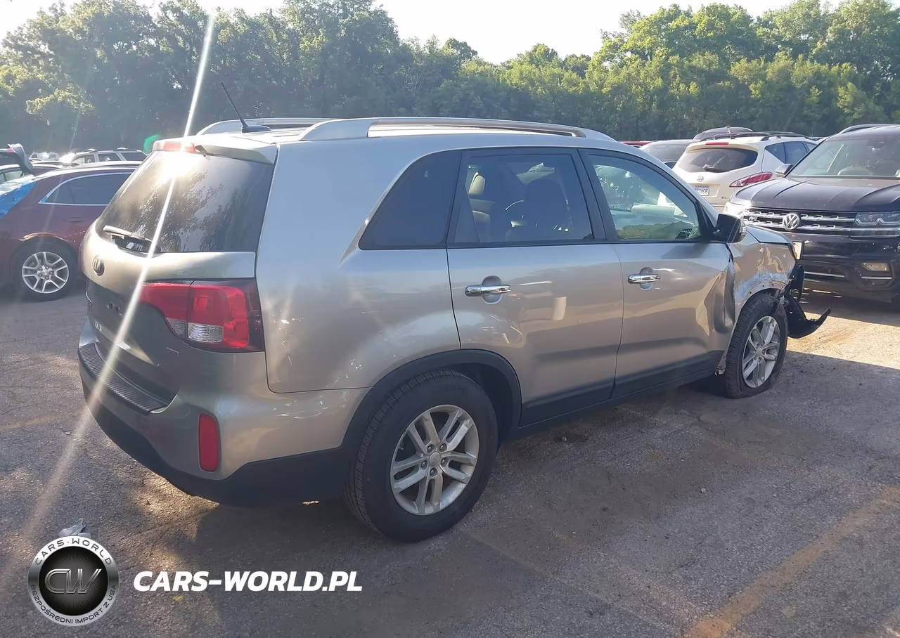 2014 Kia Sorento Lx VIN:5XYKT4A60EG459833 - 4