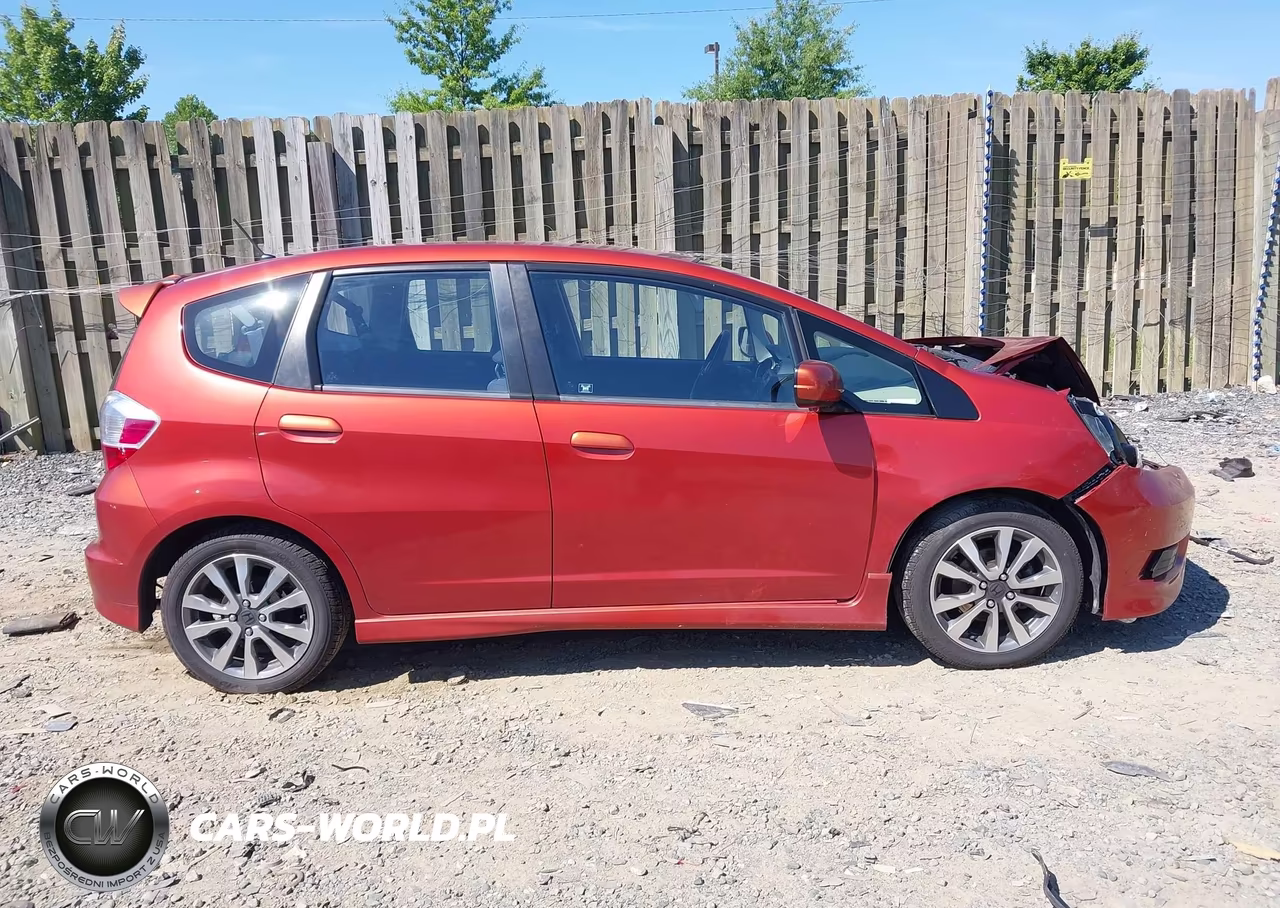 2012 Honda Fit Sport VIN:JHMGE8G50CC010724 - 12