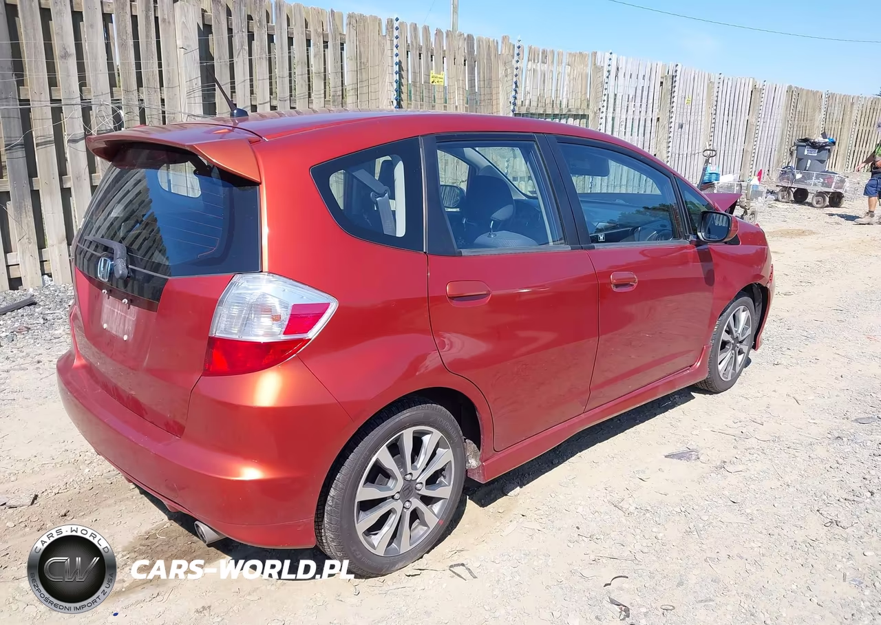 2012 Honda Fit Sport VIN:JHMGE8G50CC010724 - 4