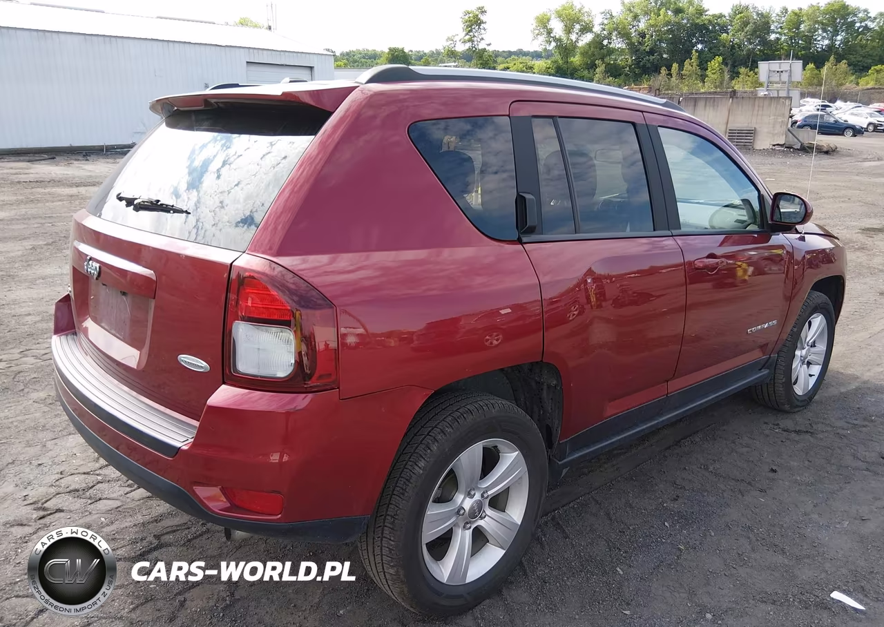 2015 Jeep Compass Latitude VIN:1C4NJDEB8FD258031 - 4