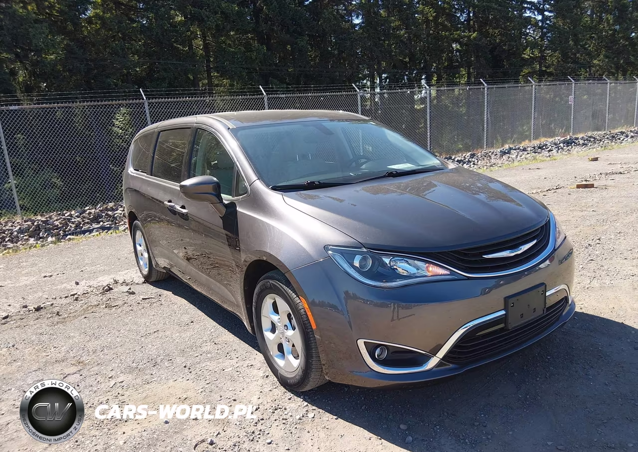 2017 Chrysler Pacifica Hybrid Touring Plus