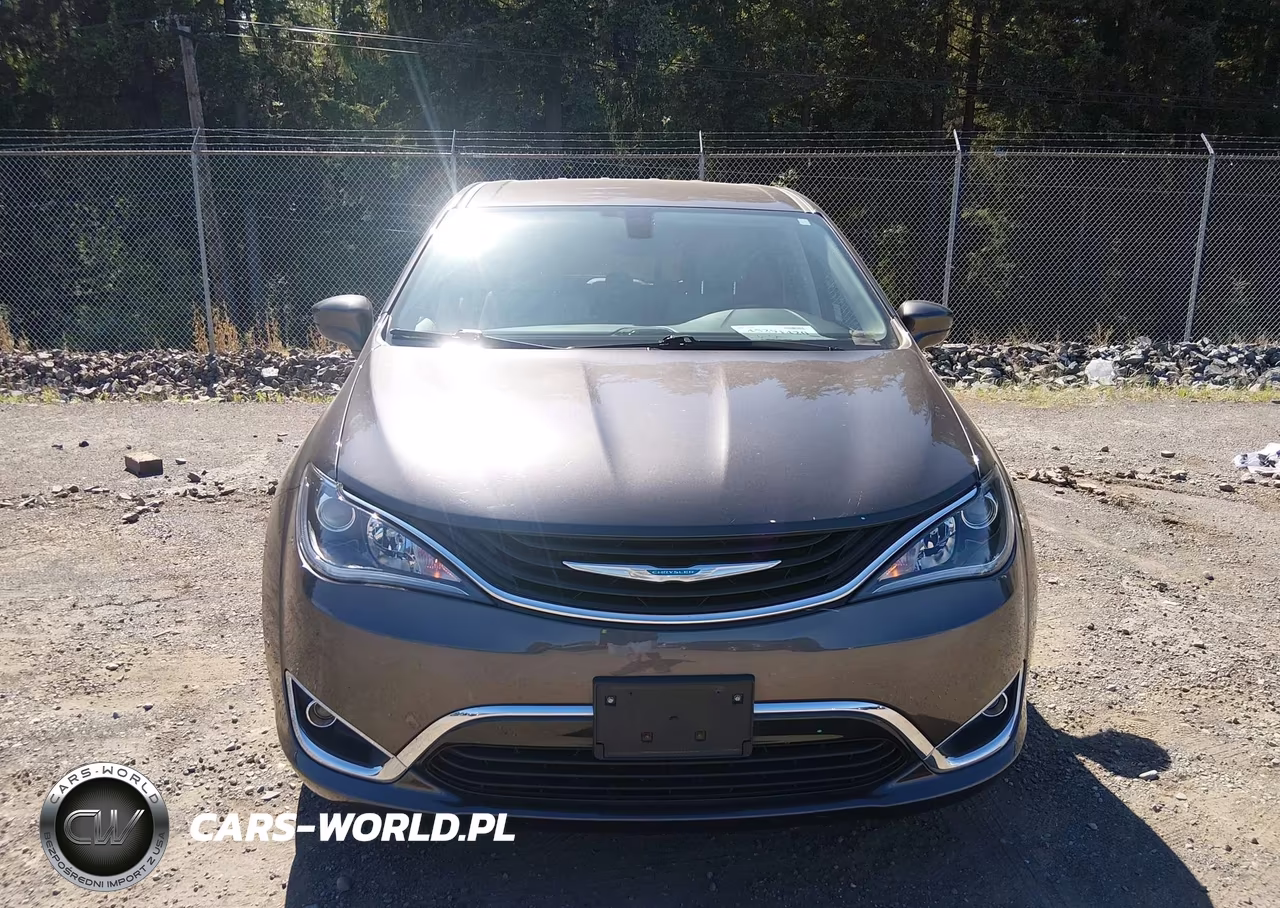 2017 Chrysler Pacifica Hybrid Touring Plus VIN:2C4RC1H75HR797479 - 12