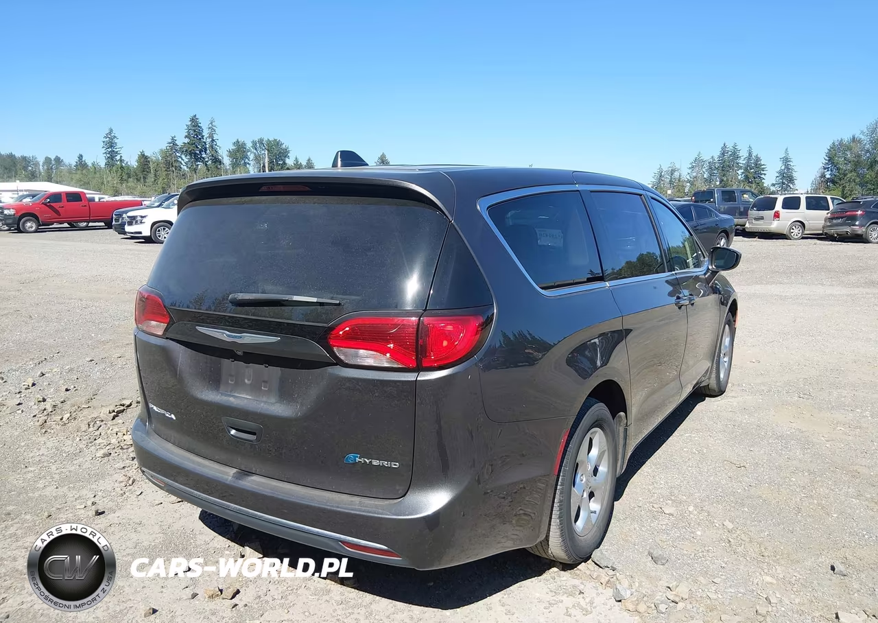 2017 Chrysler Pacifica Hybrid Touring Plus VIN:2C4RC1H75HR797479 - 4