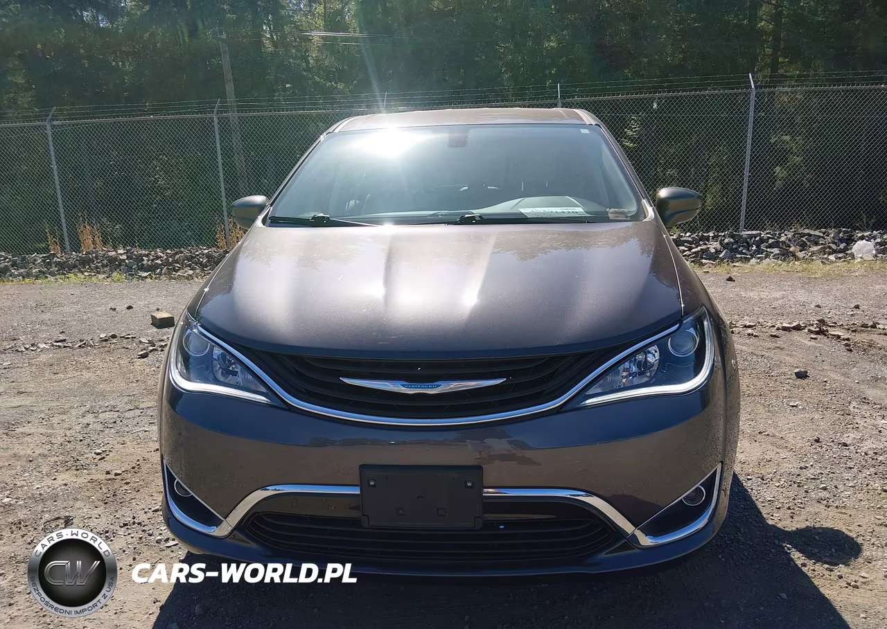 2017 Chrysler Pacifica Hybrid Touring Plus VIN:2C4RC1H75HR797479 - 6