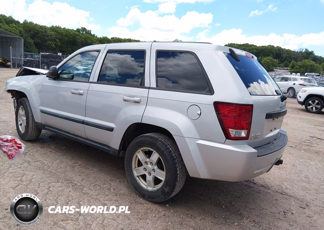 2007 Jeep Grand Cherokee Laredo VIN:1J8GR48K47C585586 - 3