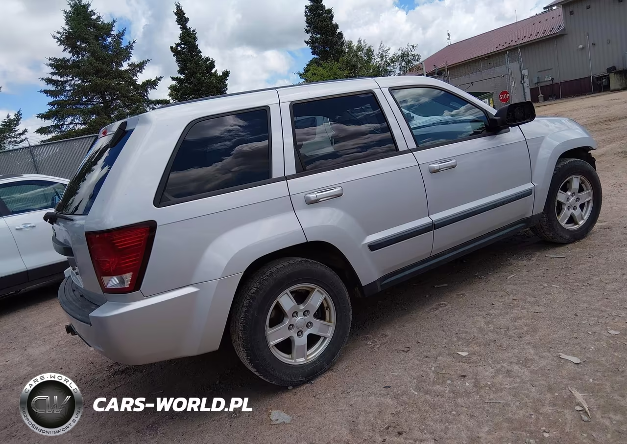 2007 Jeep Grand Cherokee Laredo VIN:1J8GR48K47C585586 - 4