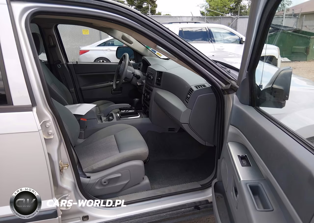 2007 Jeep Grand Cherokee Laredo VIN:1J8GR48K47C585586 - 5