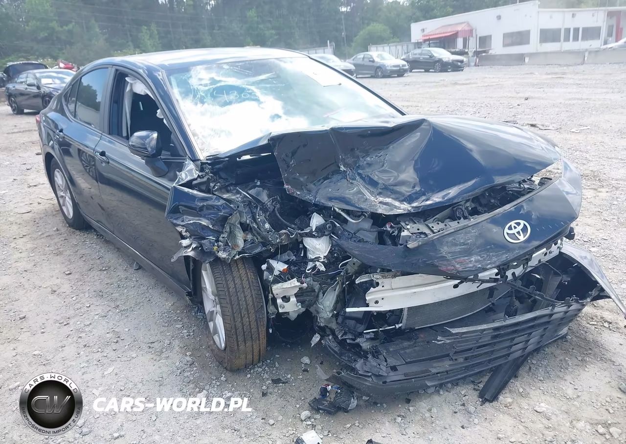 2025 Toyota Camry Le – zdjęcie 1 z 16