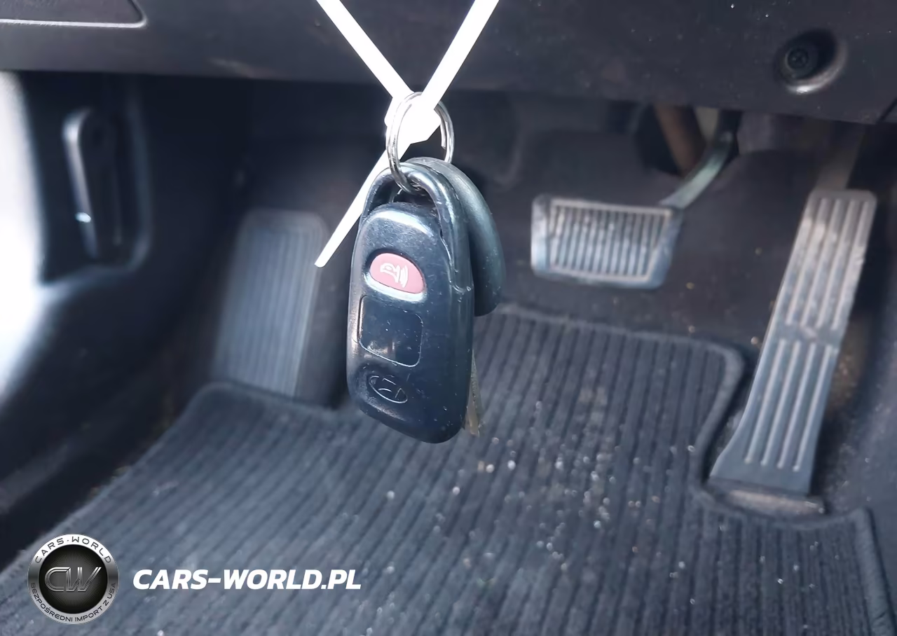 2016 Hyundai Veloster VIN:KMHTC6AD5GU274687 - 11