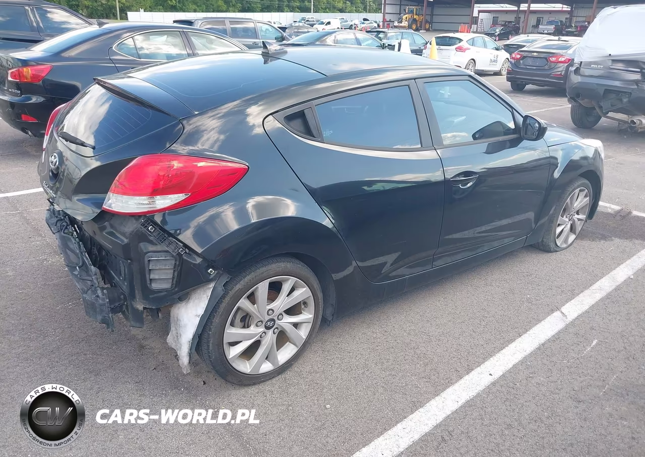 2016 Hyundai Veloster VIN:KMHTC6AD5GU274687 - 4