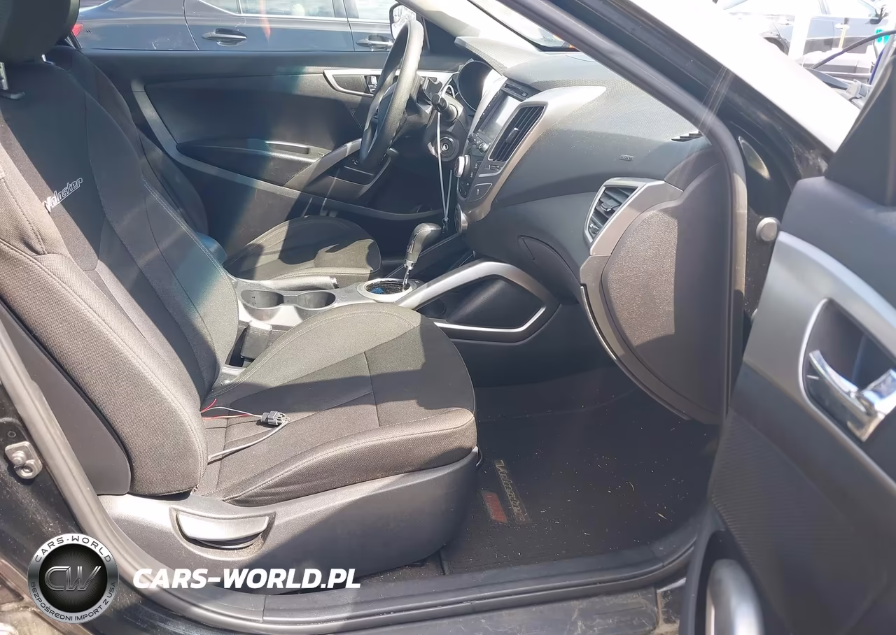 2016 Hyundai Veloster VIN:KMHTC6AD5GU274687 - 5