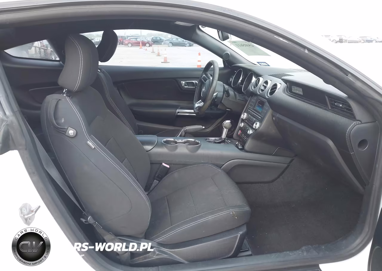 2015 Ford Mustang V6 VIN:1FA6P8AMXF5322166 - 5
