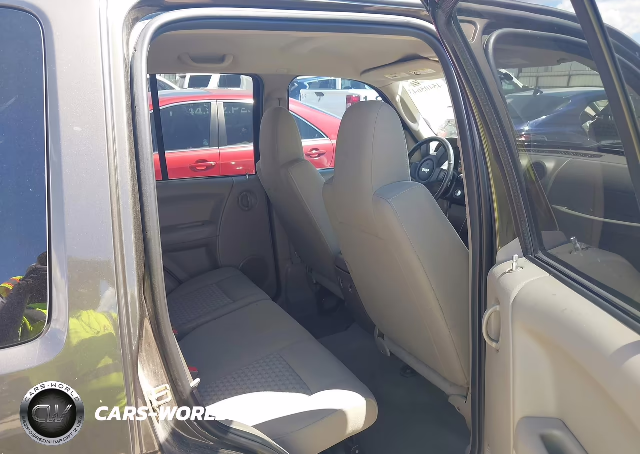 2005 Jeep Liberty Sport VIN:1J8GK48KX5W595765 - 8