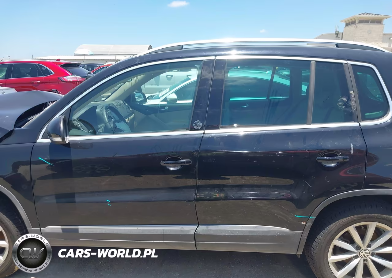 2017 Volkswagen Tiguan 2.0T Wolfsburg Edition VIN:WVGRV7AX6HK011979 - 14