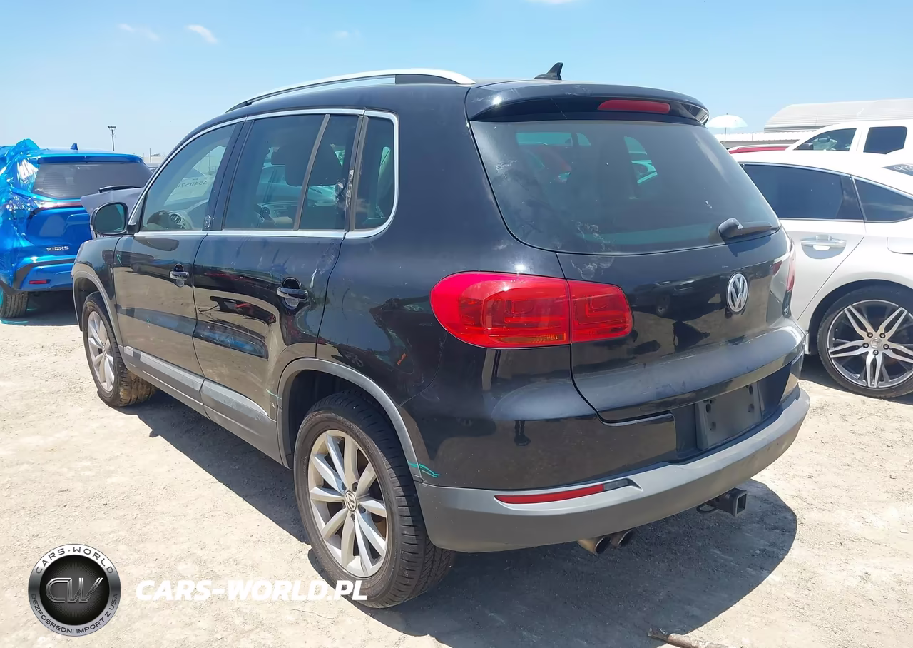 2017 Volkswagen Tiguan 2.0T Wolfsburg Edition VIN:WVGRV7AX6HK011979 - 3