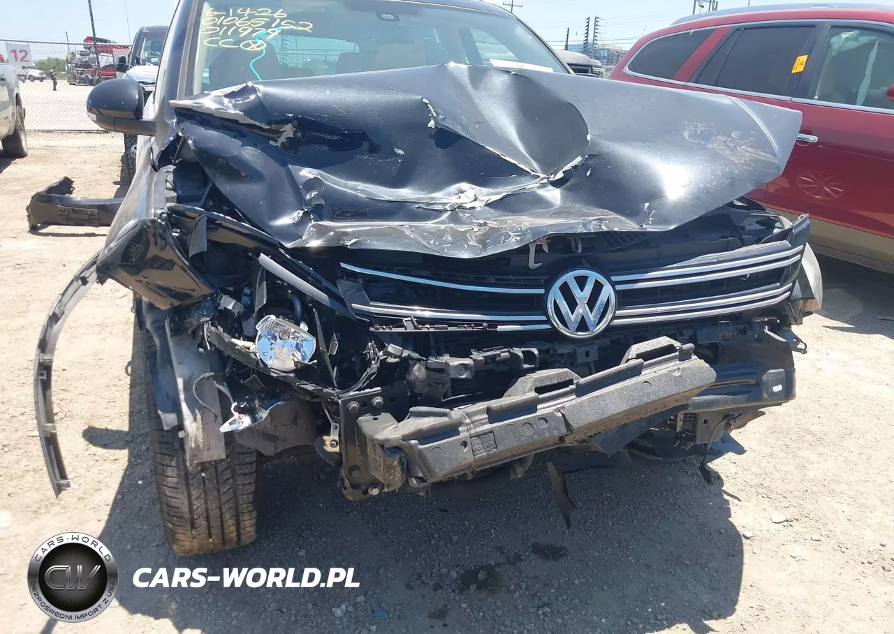 2017 Volkswagen Tiguan 2.0T Wolfsburg Edition VIN:WVGRV7AX6HK011979 - 6