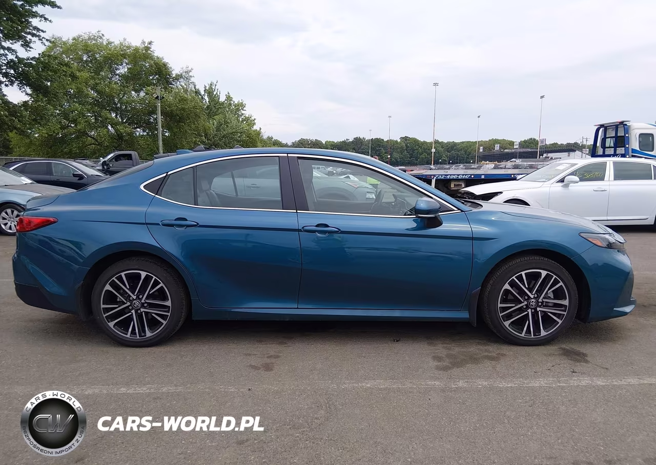 2025 Toyota Camry Xle VIN:4T1DBADK2SU531642 - 13