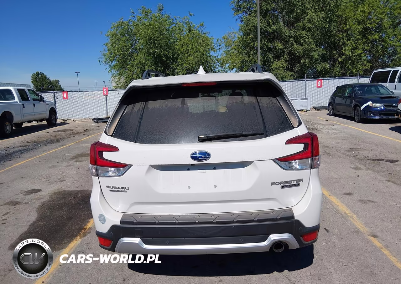 2019 Subaru Forester Touring VIN:JF2SKAWC7KH463186 - 16