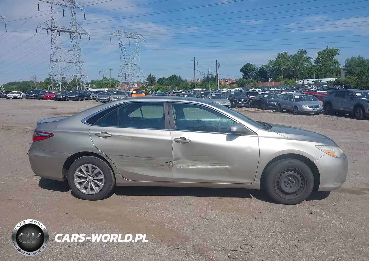 2015 Toyota Camry Le VIN:4T4BF1FK2FR492829 - 13
