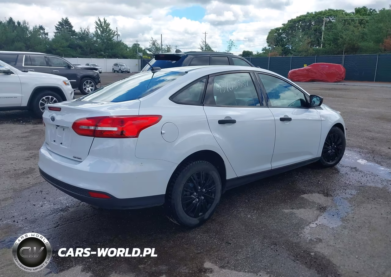 2015 Ford Focus S VIN:1FADP3E29FL323095 - 4