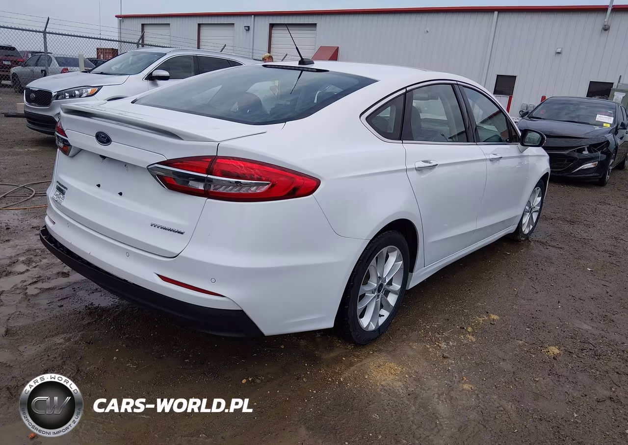 2019 Ford Fusion Energi Titanium VIN:3FA6P0SU5KR233306 - 4